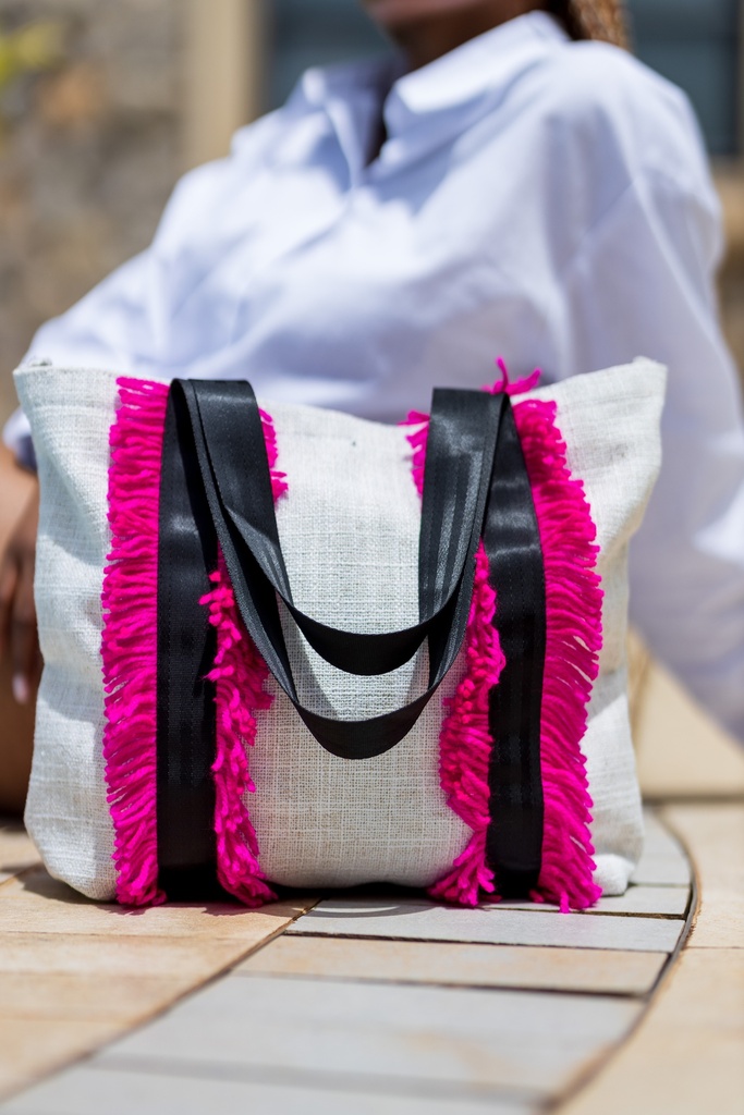 Beach bag with fringes